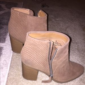 Size 9 Women's Ankle Booties Beige/Tan
